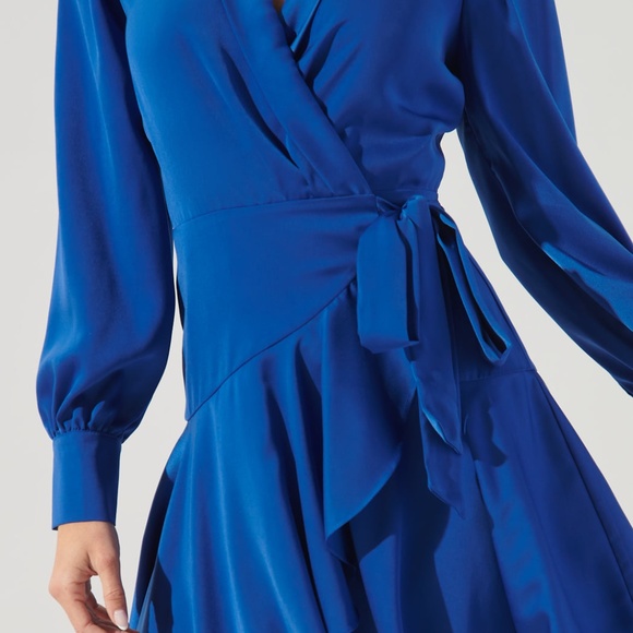 SUGARLIPS ✨NEW✨ Pirouette Satin Wrap Dress - Medium - NWT - Picture 3 of 4